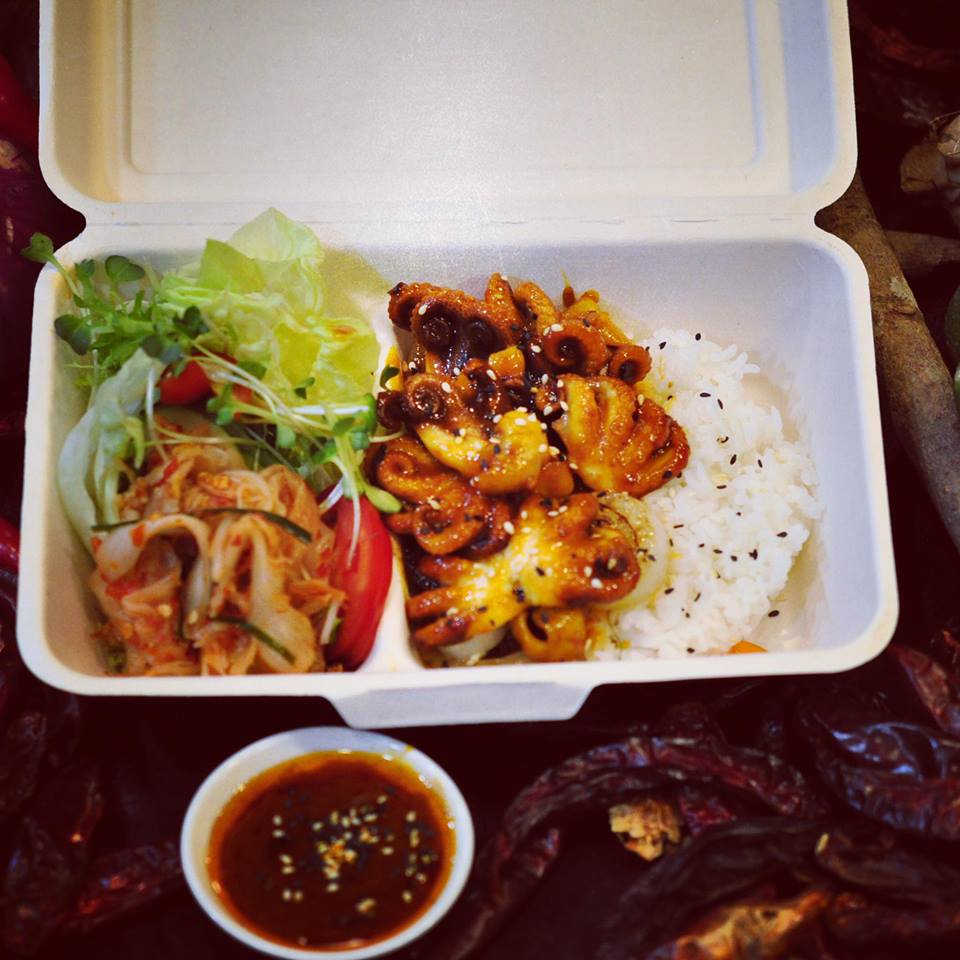 Khay xốp đựng cơm văn phòng