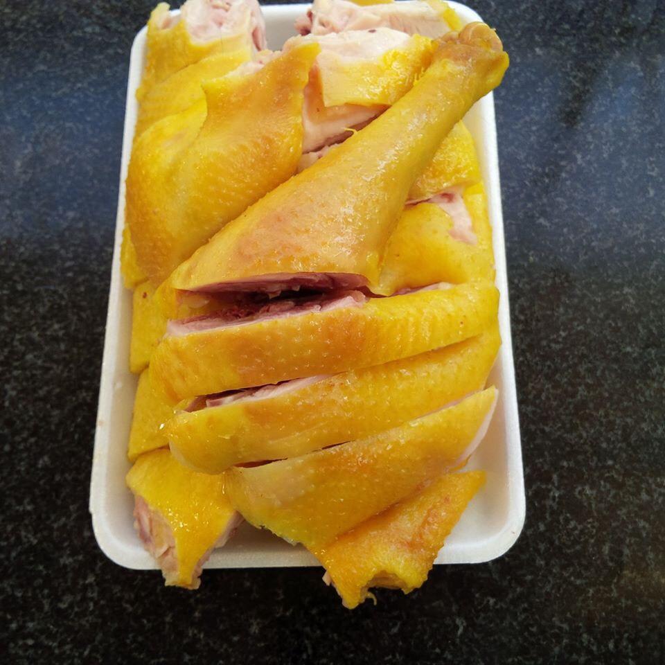 khay xốp đựng thịt gà